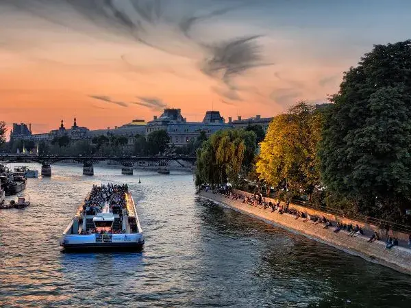 seine river cruise,bateaux mouche paris